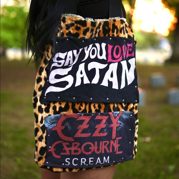 ⚡️STUDDED TOTE BABE ⚡️ - Picture 1 of 3